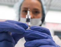 Dünyadaki 34 aşı denemesinden biri: Trump’ın “başkanlık seçimine yetişir” dediği Covid-19 aşısını Türk profesör anlattı
