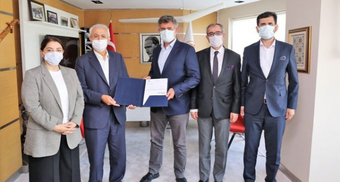 TBB Başkanı Feyzioğlu, İstanbul’da ikinci baro için yetki belgesini takdim etti!