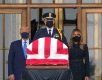 Trump, ABD Yüksek Mahkemesi Yargıcı Ginsburg’un cenazesinde yuhalandı