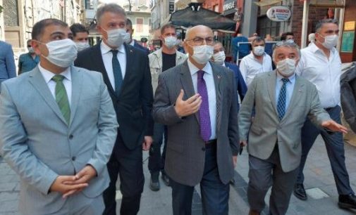 Vali Yavuz Selim Köşger: İzmir’de geçen haftaya göre son üç günlük vaka sayısında üçte bir düşüş var