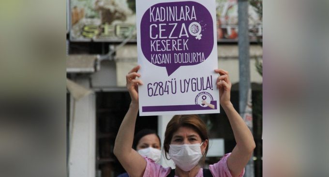 Mersin’de “İstanbul Sözleşmesi’ne sahip çıkıyoruz” eylemine katılan kadınlara para cezası!