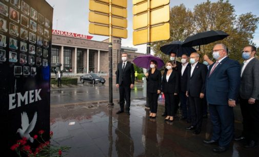CHP lideri Kılıçdaroğlu, 10 Ekim Ankara katliamında yaşamını yitiren yurttaşları andı