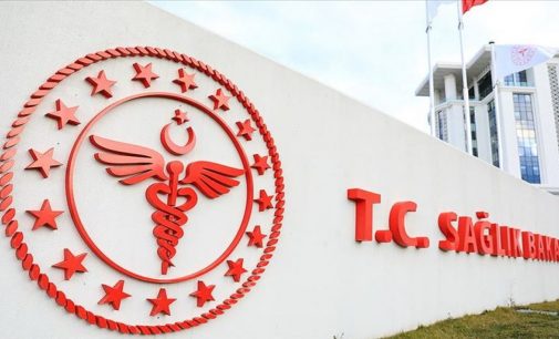 Hastaneler borç batağında: Sağlık Bakanlığı 2 milyon liralık kongre düzenliyor