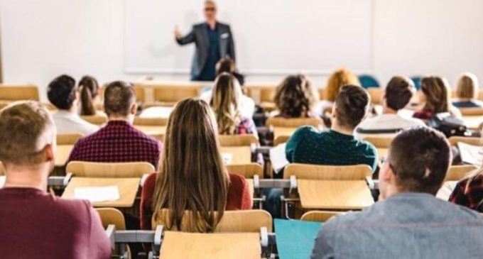 ABD’de bir üniversitede yüz yüze eğitim bilançosu: 712 öğrencinin testi pozitif çıktı, okul başkanı istifa etti