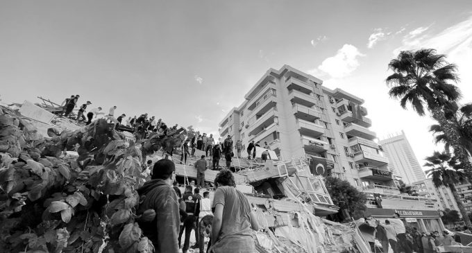 İzmir depreminde yıkılan yapılarla ilgili tutuklu sayısı üçe yükseldi