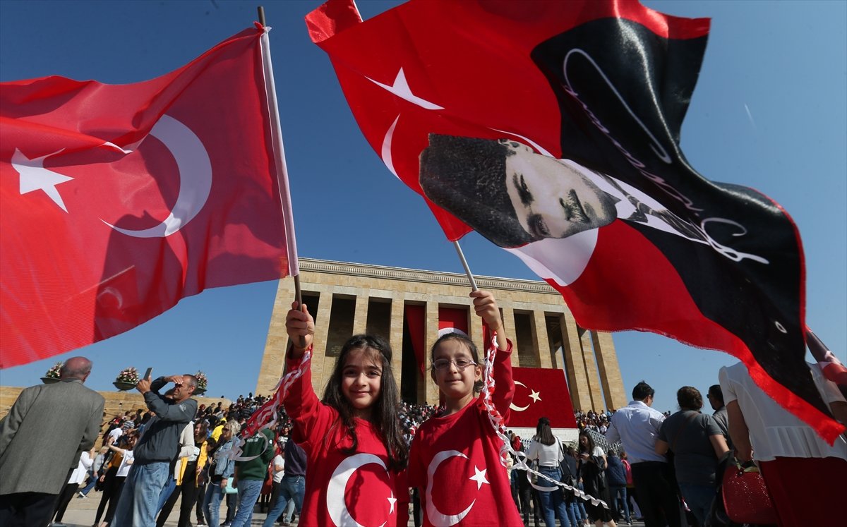 23 апреля в турции какой праздник. 29 Октября день Республики в Турции. Праздник Ататюрка в Турции 29 октября. Турция патриотизм. День памяти Ататюрка в Турции.