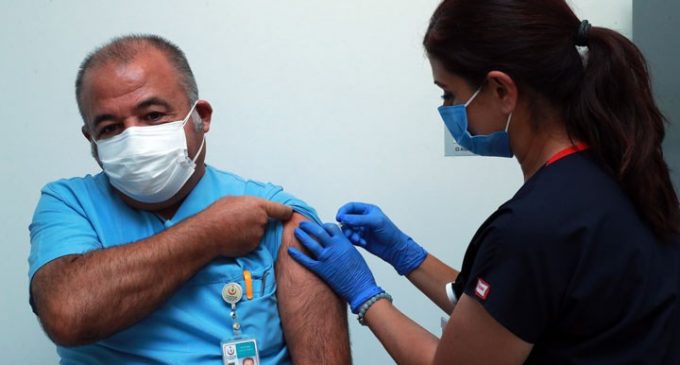 Çin’den gelen Covid-19 aşısı Ankara Şehir Hastanesi’nde de denenmeye başladı
