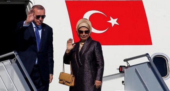 Hürriyet yazarı: Emine Erdoğan imitasyon çanta kullanıyor