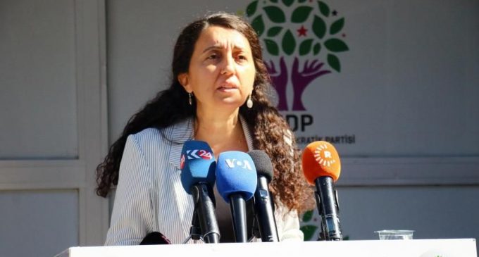 HDP Sözcüsü Ebru Günay: Çaresiz iktidarın Kobani iddianamesi mizah dergilerine kapak olur
