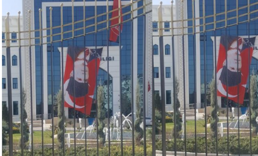 Elazığ’da valilik binasında tepki çeken görüntüler: Atatürk posterli bayrağı ters astılar