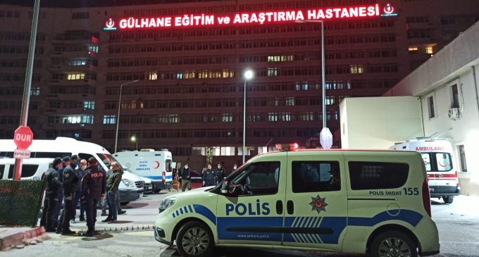İntihar eden gencin yakınları sağlık çalışanlarına saldırdı, hastaneyi ve polisi taşladı