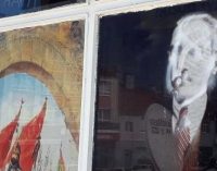 İYİ Parti ilçe binası penceresindeki Atatürk posteri tahrip edildi