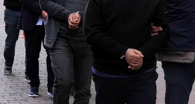İzmir’de eski emniyet müdürü ve amiri gözaltına alındı