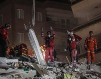 Kasiyer Serhat Er’in cansız bedeni Yılmaz Erbek Apartmanı’nın enkazından çıkarıldı