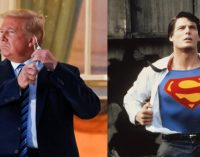 Trump, hastane çıkışı gömleğini yırtıp içine giydiği “Süpermen” logolu tişörtü göstermek istemiş