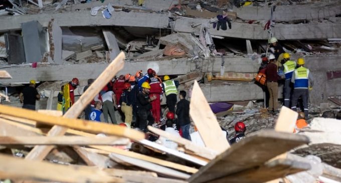 Bölgede yaşayan fotoğrafçı Bayraklı’daki yıkımı görüntüledi: İşte o fotoğraflar…