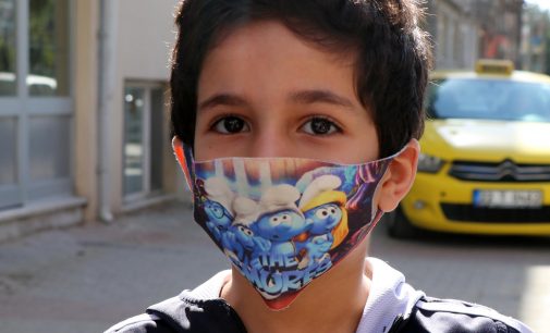 Prof. Ertuğrul’dan maske uyarısı: Çocukların renkli maske kullanması tehlikeli olabilir