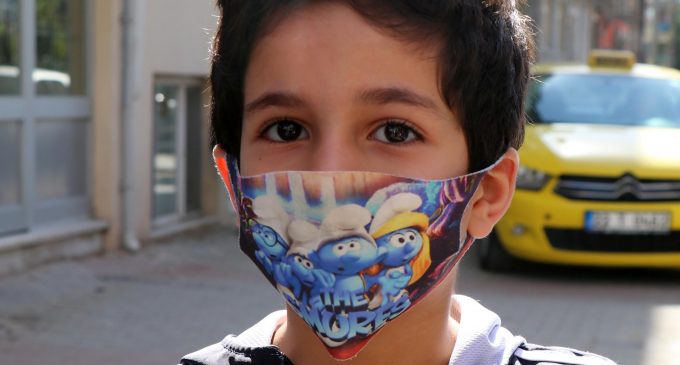 Prof. Ertuğrul’dan maske uyarısı: Çocukların renkli maske kullanması tehlikeli olabilir