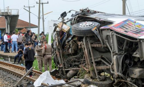 Tayland’da yolcu otobüsüyle tren çarpıştı: 17 ölü, en az 30 yaralı
