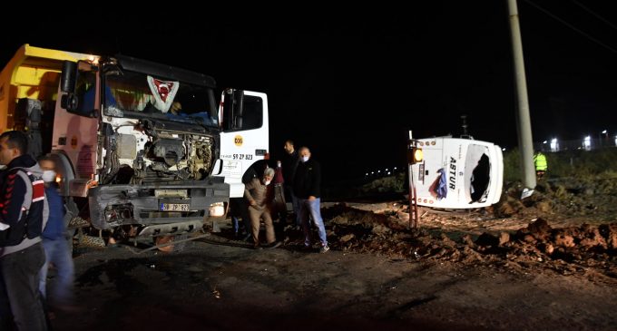 İşçi servisi ile hafriyat kamyonu çarpıştı: Bir ölü, 14 yaralı