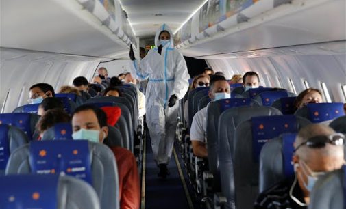 Harvard, pandemi raporunu paylaştı: Uçağa binmek, dışarıda yemek yemekten daha mı güvenli?