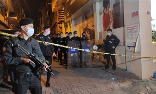 Zeytinburnu’nda sokak kavgası: Polisin silahından çıkan kurşun bir kişinin ölümüne yol açtı