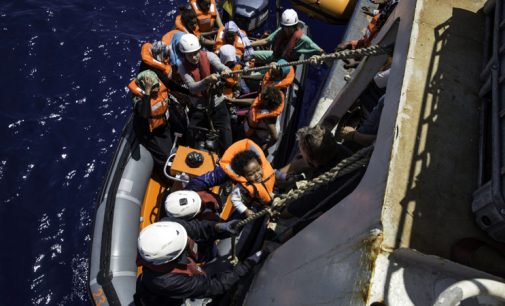 Sığınmacıları taşıyan bot battı: Altı kişi yaşamını yitirdi