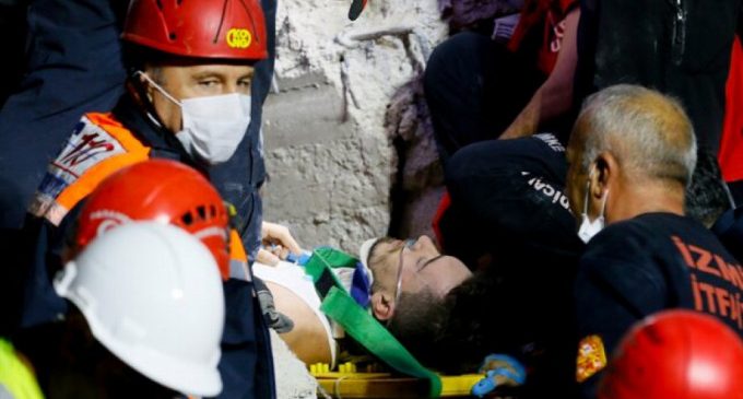İzmir depreminde can kaybı 117’ye yükseldi: Enkazdan çıkarılan amatör futbolcu yaşamını yitirdi
