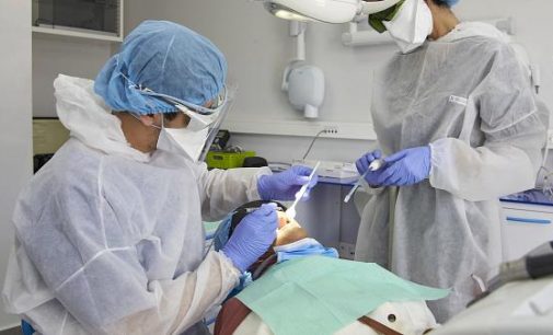Diş hekimleri de yüksek bulaş riski altında: Acil olmayan tedavi ertelenebilir