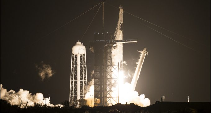 Tarihi yolculuk: SpaceX ve NASA uzaya ilk operasyonel mürettabatlı uçuş gerçekleştirdi