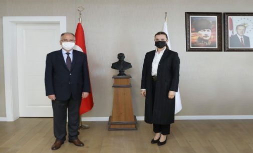 AKP’li Rektör Nükhet Hotar, AKP’li eski belediye başkanını müdür olarak atadı!