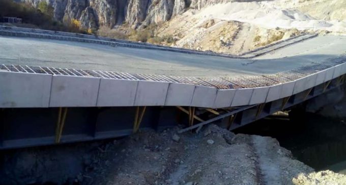 AKP’li Büyükşehir Belediyesi tarafından yapılan Çalköy Köprüsü açılmadan çöktü