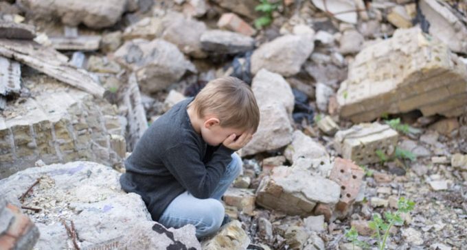 İzmir depremi çocuk hakları raporu: ‘Enkaz turizmi’ çocukların gizlilik hakkını ihmal ve istismar ediyor