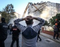 “İzmir’de deprem anında dışarı çıkan AVM çalışanlarına maaş kesintisi yapıldı”