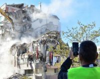 Depremde yıkılan Emrah Apartmanı’nın betonu için ‘kürekle kırılacak kadar dayanıksız’ iddiası