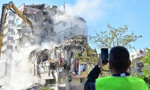 Depremde yıkılan Emrah Apartmanı’nın betonu için ‘kürekle kırılacak kadar dayanıksız’ iddiası