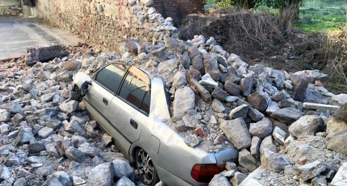 İzmir depreminin kalıntıları Konak’ta kaldı: Enkazlar kaldırılmadı!