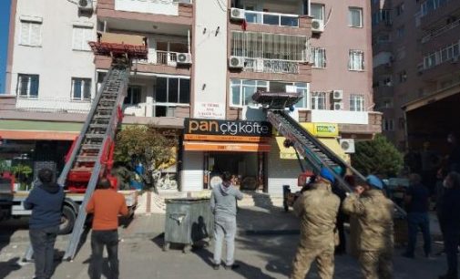 Depremin vurduğu Bayraklı’dan kaçış başladı: Evi hasar gören de görmeyen de taşınıyor