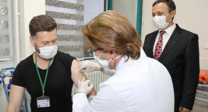 Erciyes Üniversitesi’nde yerli Covid-19 aşısının Faz 1 insan deneyleri başladı: İlk doz uygulandı