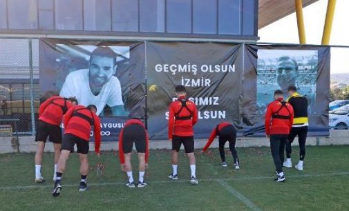 Göztepeli futbolcular, depremde yaşamını yitiren taraftarları Ali Çağın Kaygusuz ve Alp Cengiz’i unutmadı