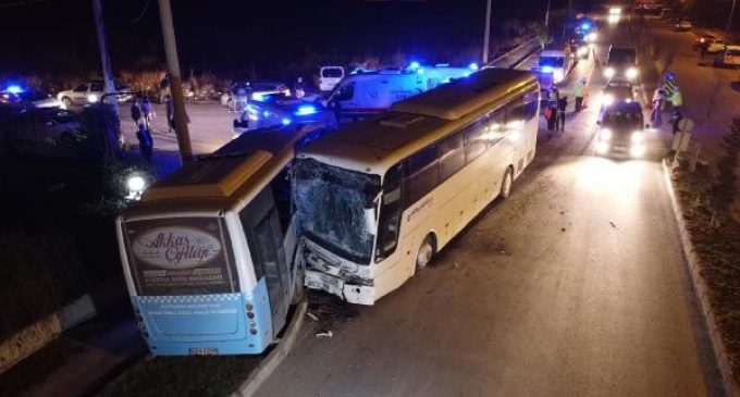 İşçi servisi ile halk otobüsü çarpıştı: 12 kişi yaralandı