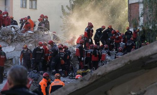 Saatler ilerledikçe can kayıpları artıyor: İzmir depreminden dakika dakika gelişmeler…