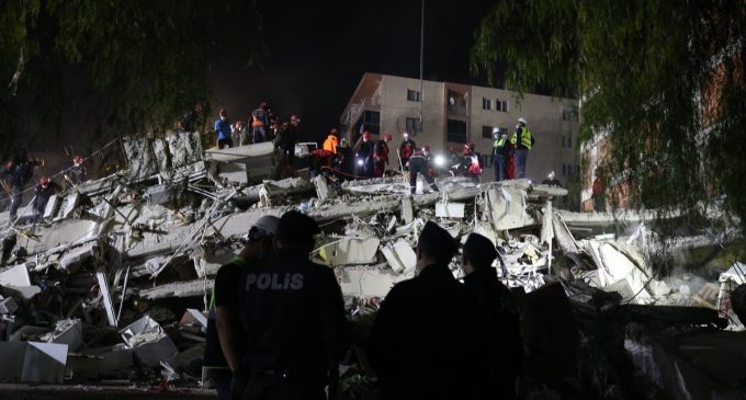 Depremde dört bloğundan üçü yıkılan Barış Sitesi sakinleri: Apartman Gölcük depremzedelerine tahsis edilmişti