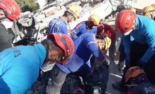 İzmir depreminde itfaiyecilerin ardından AFAD ekibi de koronavirüse yakalandı