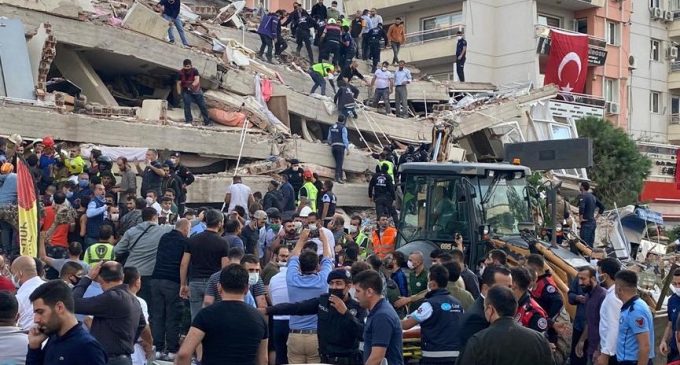 İzmir depreminin hasar tablosu: 10 ilçede 4 bin 424 bina hasarlı, 58 bina ağır ve yıkık durumda
