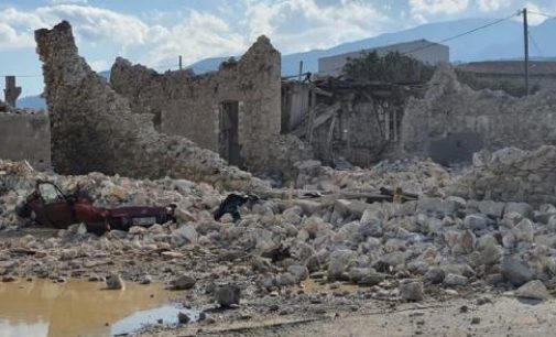 İzmir depreminin vurduğu Yunanistan’da 10 bin bina tehlike altında