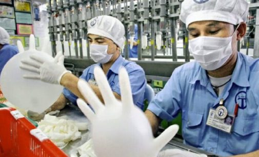 Malezya’da eldiven üreten fabrikadaki 2 bin 500 işçi koronavirüse yakalandı