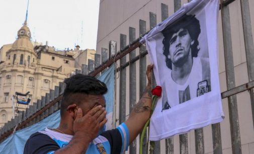 Maradona’nın ölümünden sorumlu tutulan yedi kişinin yargılanmasına başlandı