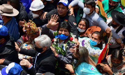 Morales bir yıllık sürgünün ardından ülkesine geri döndü
