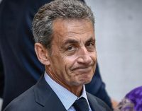Fransa’nın eski cumhurbaşkanı Sarkozy yolsuzluk suçlamasıyla yargıç karşısına çıkıyor